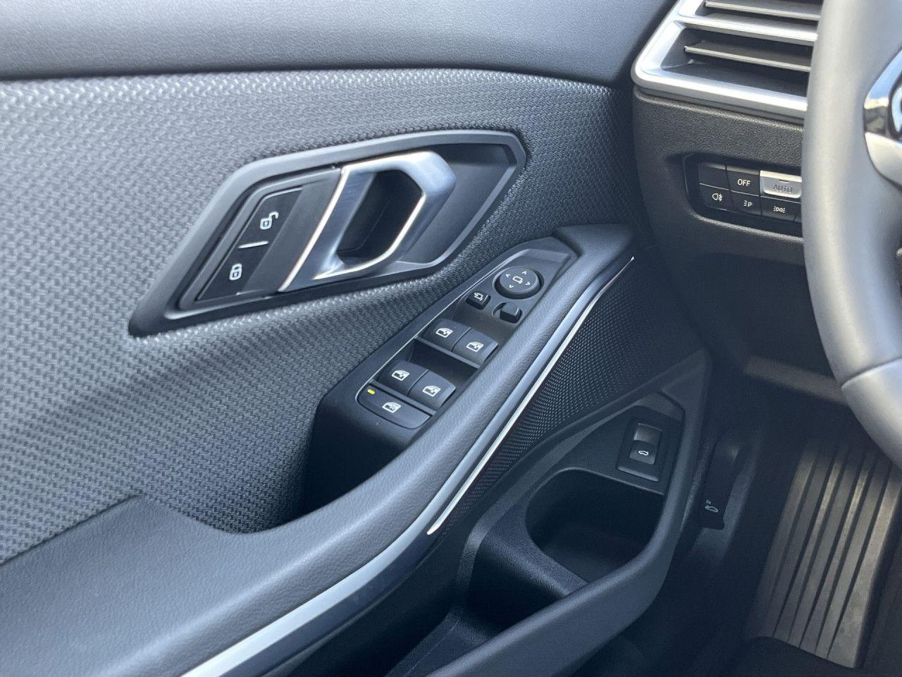 BMW 318i Limousine ParkA,LivePlus,RFK,HiFi,CarPlay