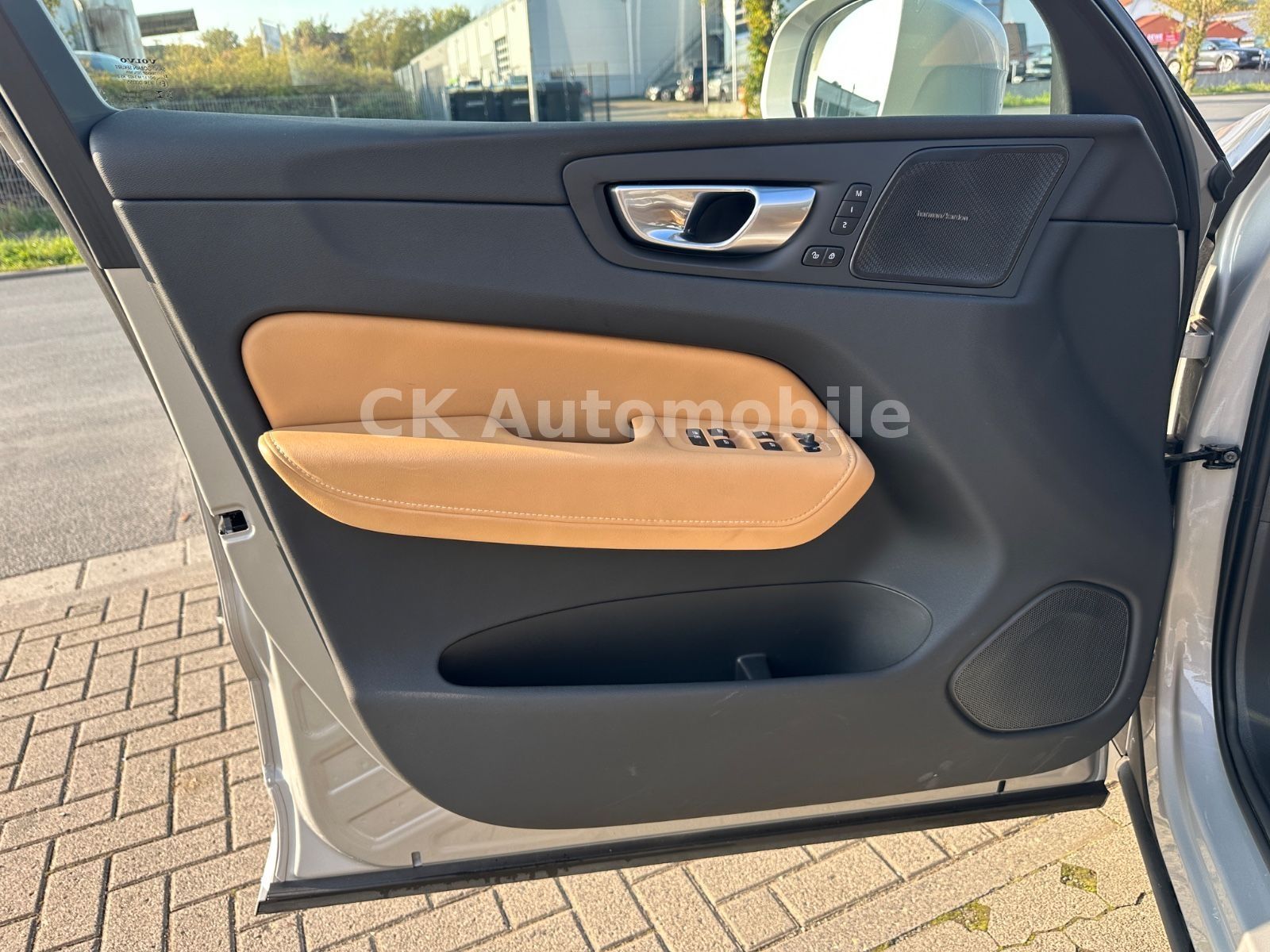 Fahrzeugabbildung Volvo XC60 B5 UltimateBright AWD/Head-Up/Pano/360°/AHK