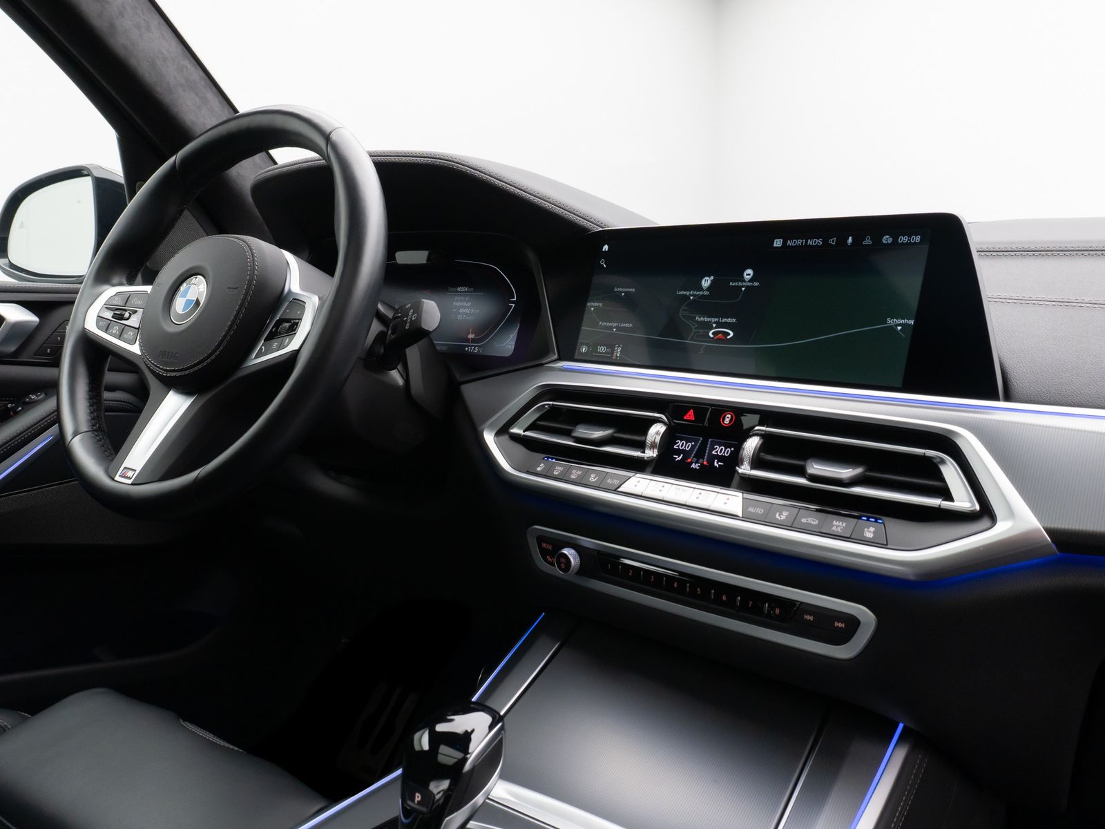 Fahrzeugabbildung BMW X5 xD40d M Sport Panorama Laser 360°HUD DAB H/K