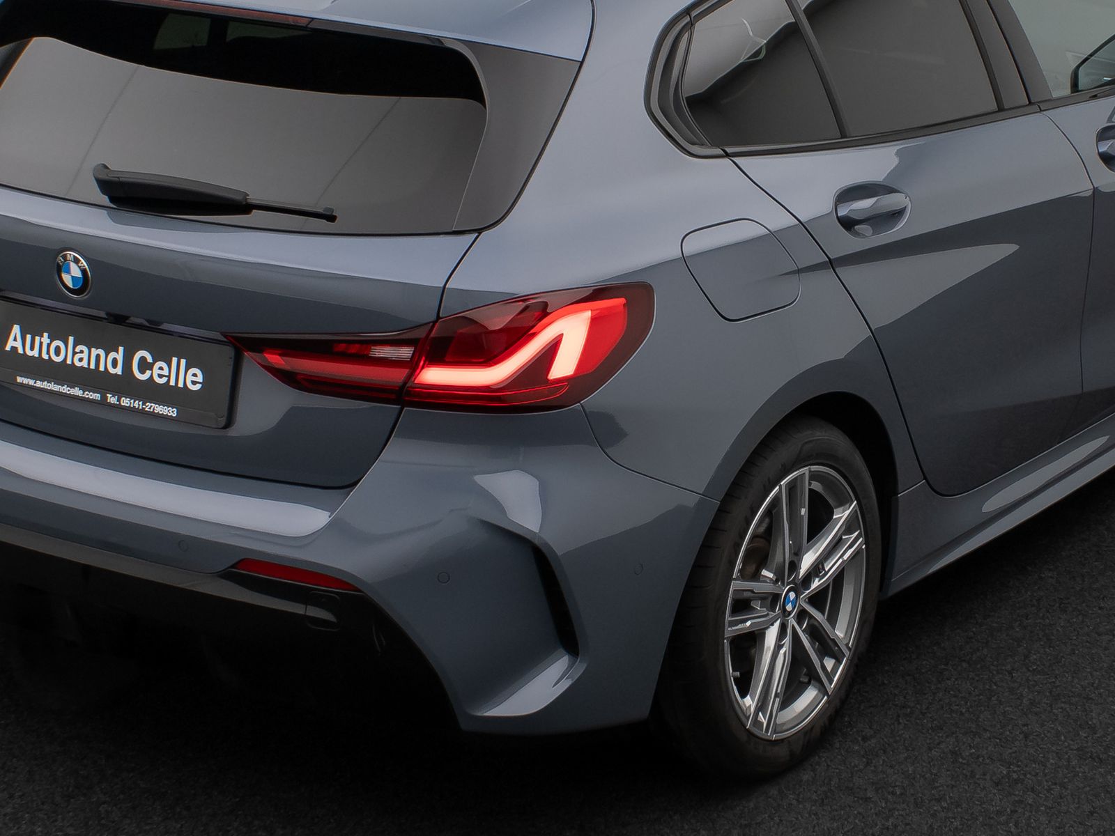 Fahrzeugabbildung BMW 118i M Sport Panorama Kamera HUD DAB H/K Komfort