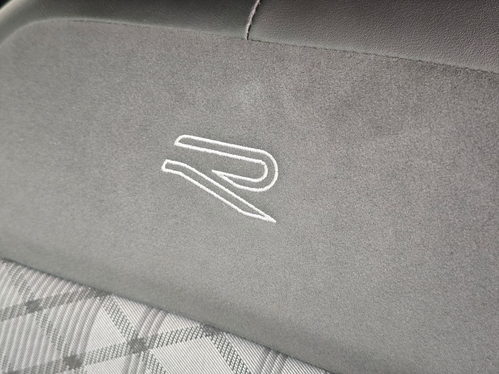 VW T-Cross R-Line 150PS DSG #AHK #kAMERA #NAVI VW T-Cross R-Line 150PS DSG #AHK #kAMERA #NAVI