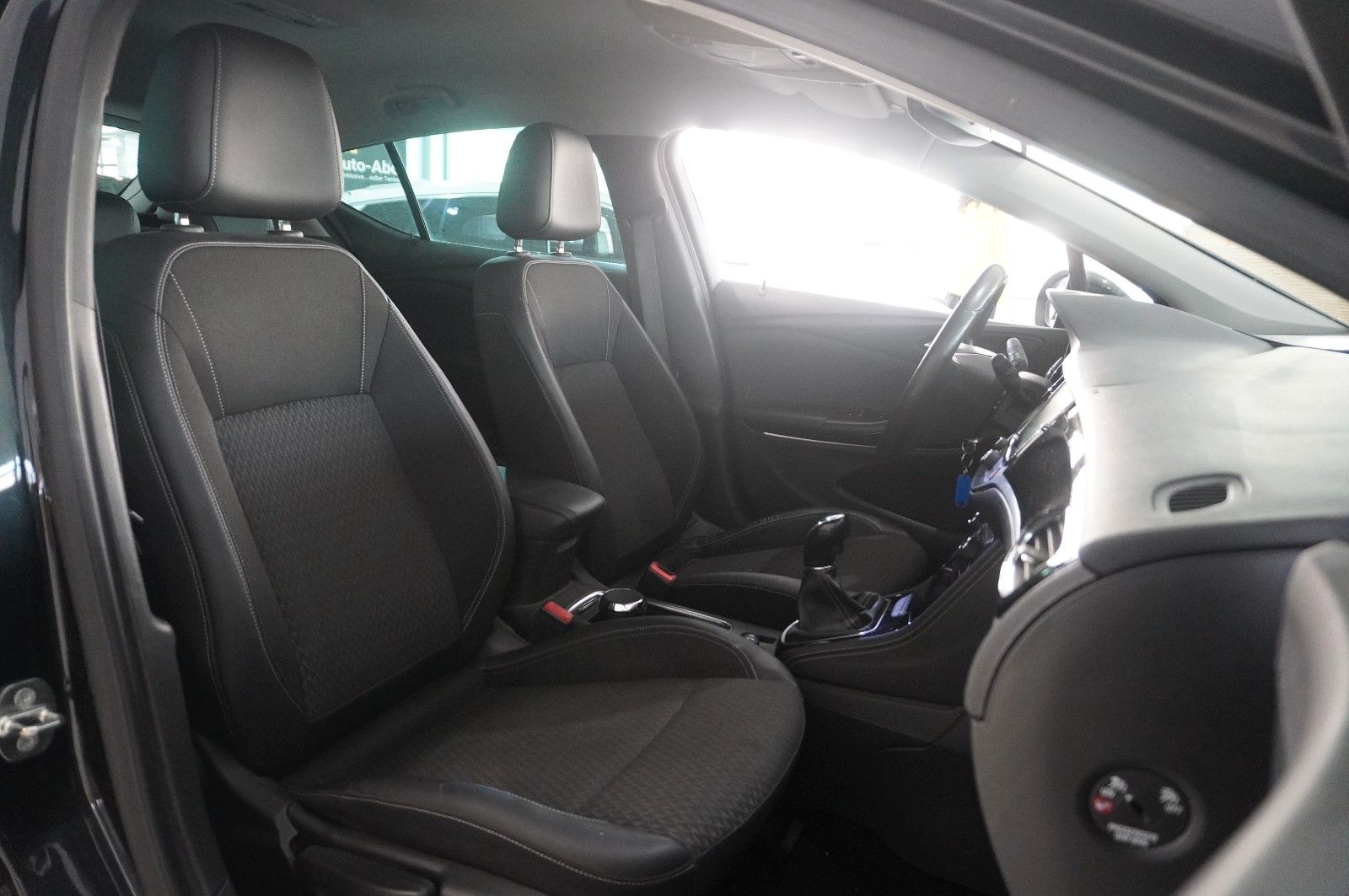 Fahrzeugabbildung Opel Astra K Lim. 1.4T INNOV. NAVI/LED/KAMERA/SH/TEMP
