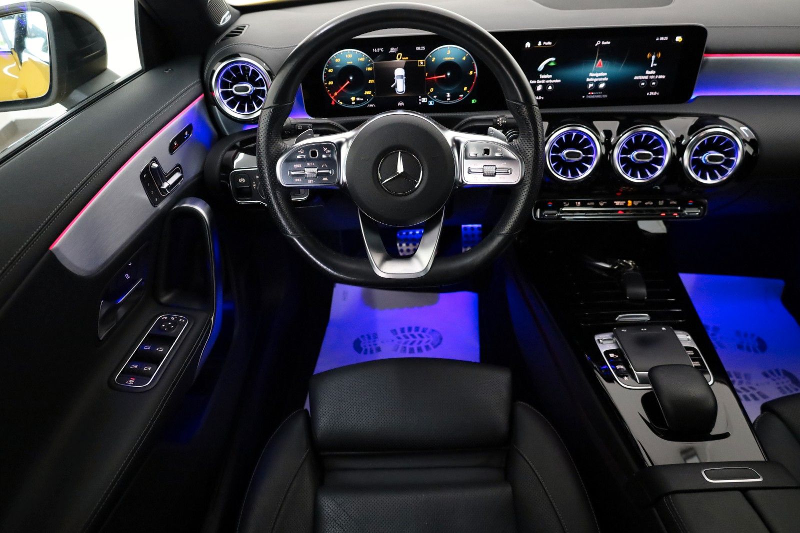 Fahrzeugabbildung Mercedes-Benz CLA 200d SB AMG Leder,Navi,LED,ACC,Burmester,360