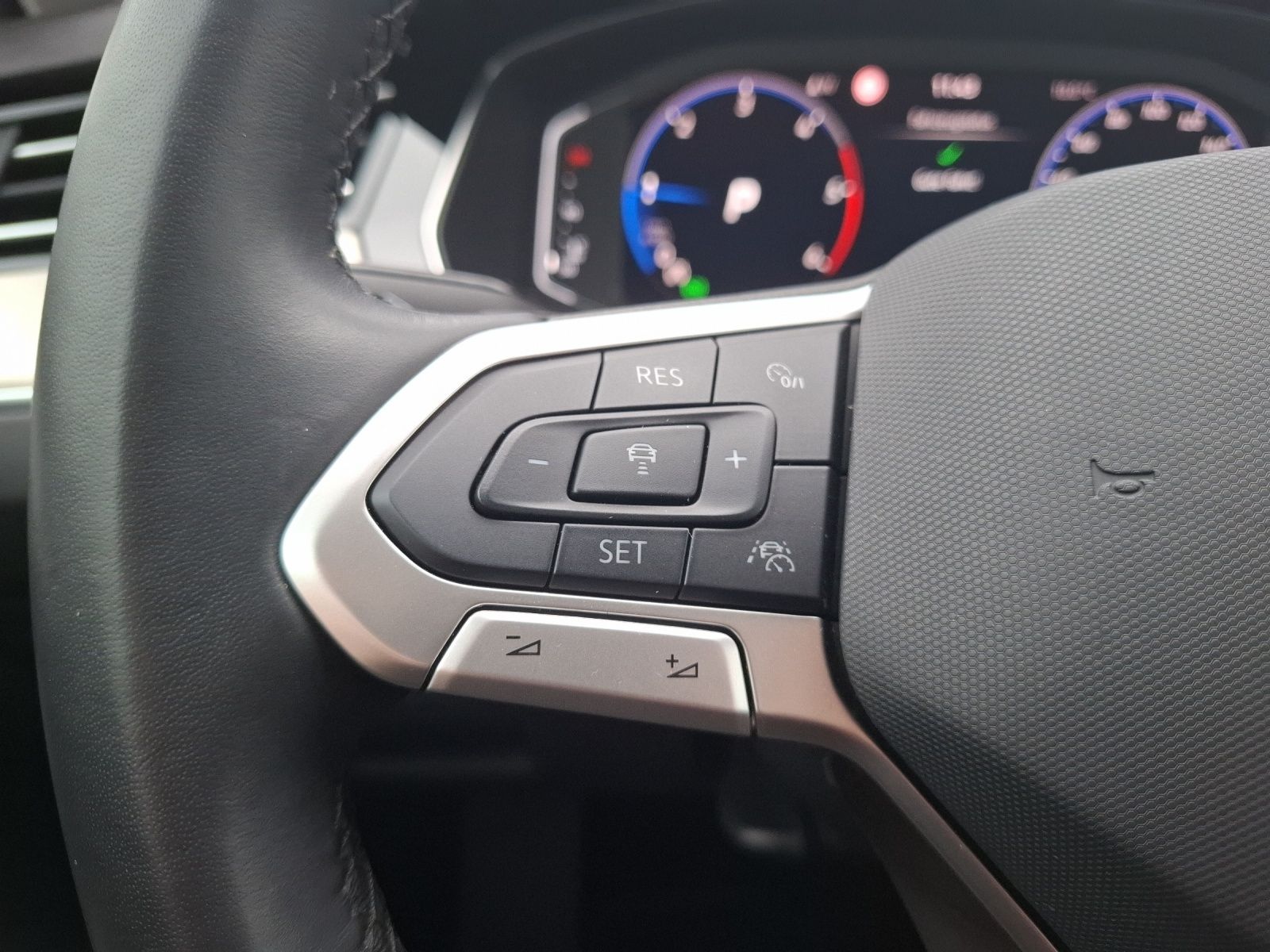 Fahrzeugabbildung Volkswagen Passat Variant TDI Elegance DSG Standhzg. Matrix