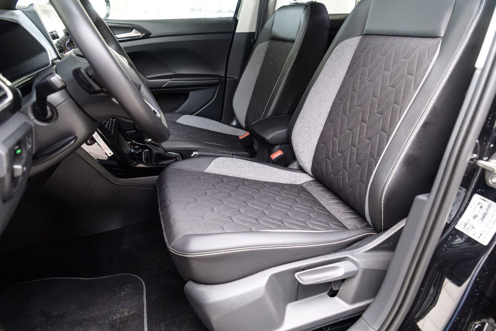 Fahrzeugabbildung Volkswagen T-Cross 1.0 TSI DSG 85 kW Energy+AHK+Kamera+Navi