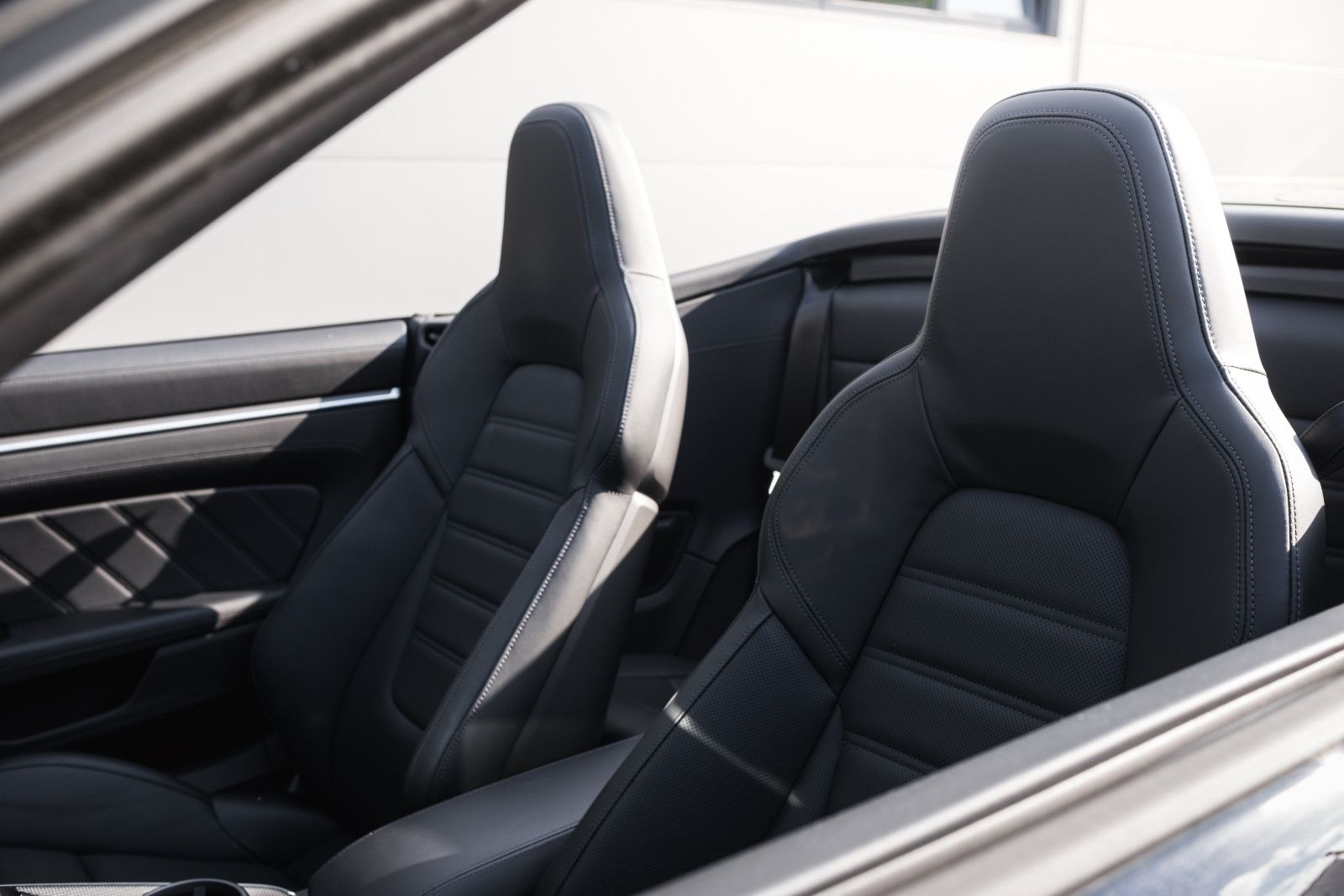 Fahrzeugabbildung Porsche 992/911 Turbo Cabrio-Lift-PDCC-LED-Burmester