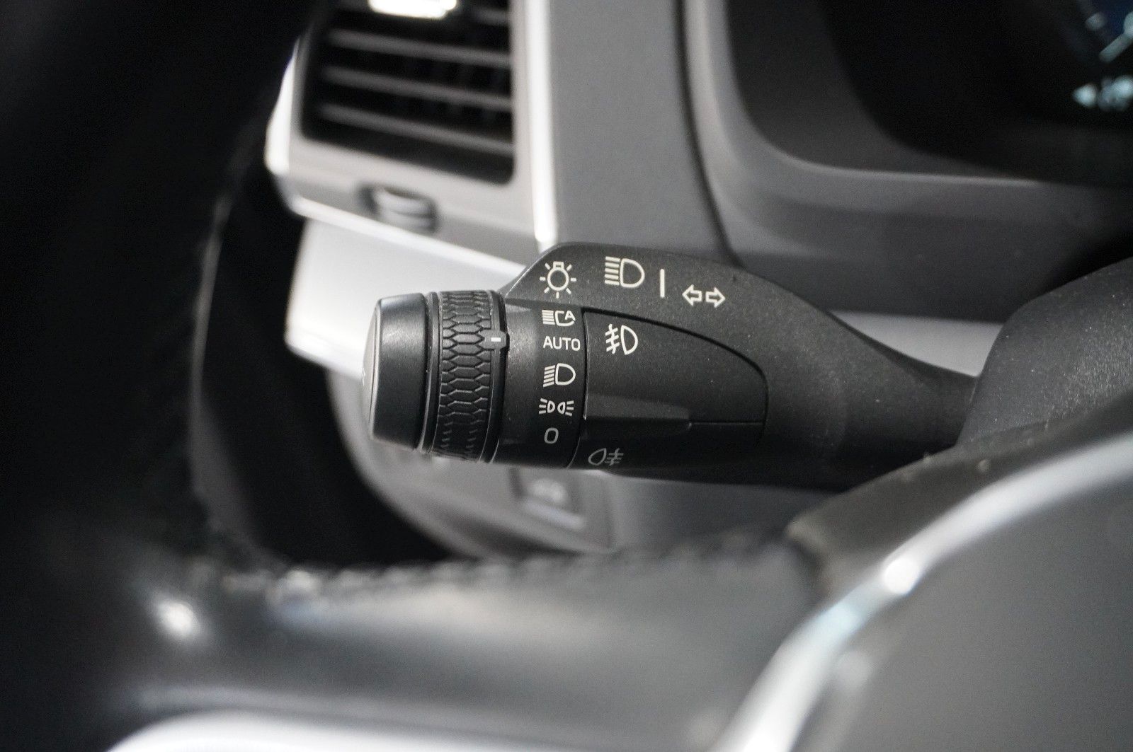 Fahrzeugabbildung Volvo XC 90 B5 D MOMENTUM PRO NAVI/LED/VIRTU/LEDER/AHK