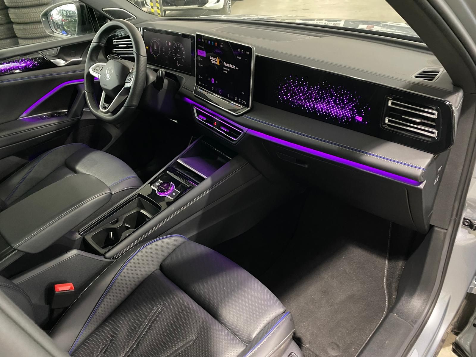 Fahrzeugabbildung Volkswagen Tiguan 2.0 TDI 4M R-Line/Leder/Pano/Matrix/AHK/