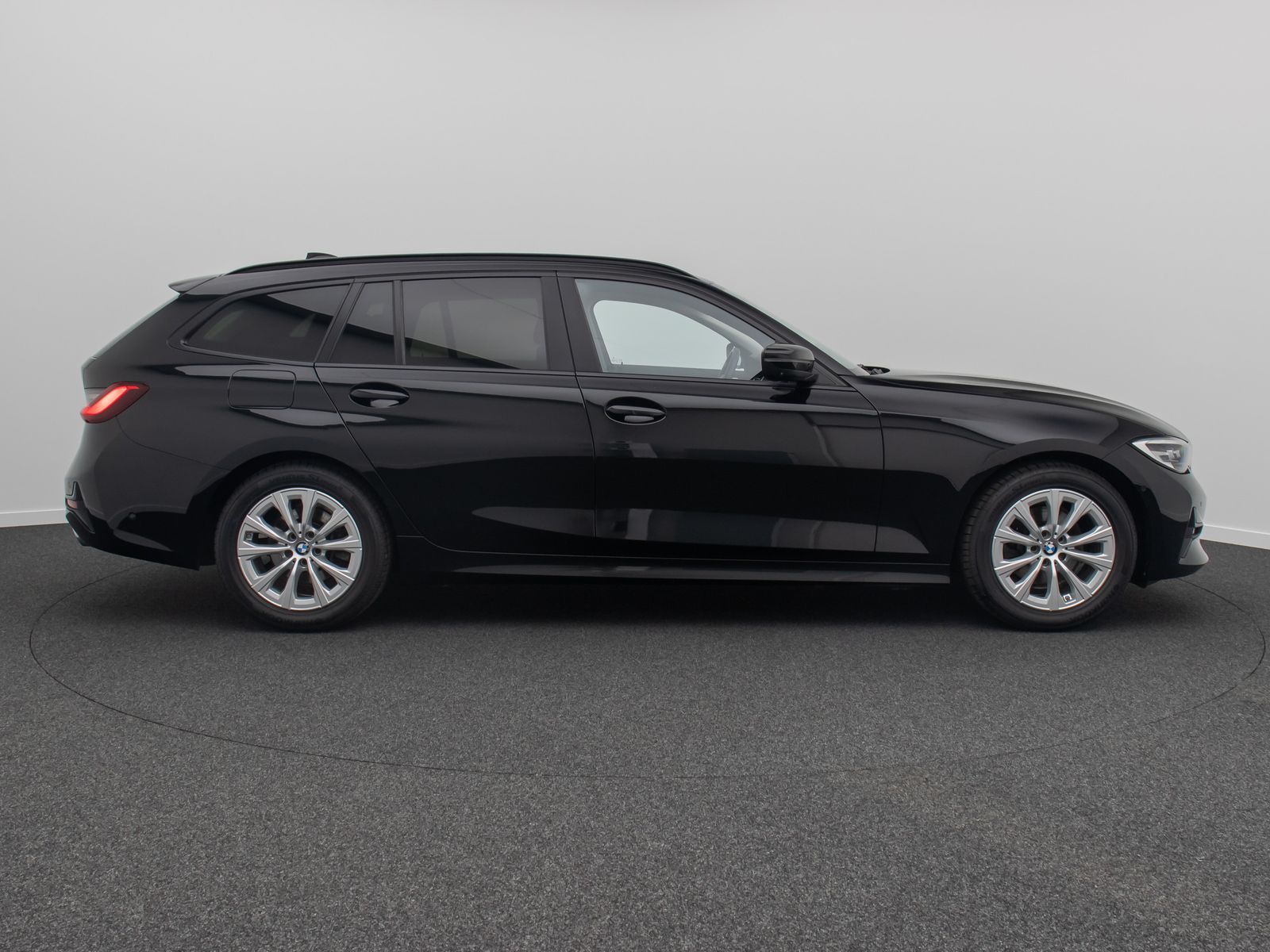 Fahrzeugabbildung BMW 320d HUD 360°DAB Leder Sport HiFi GeschwindigReg