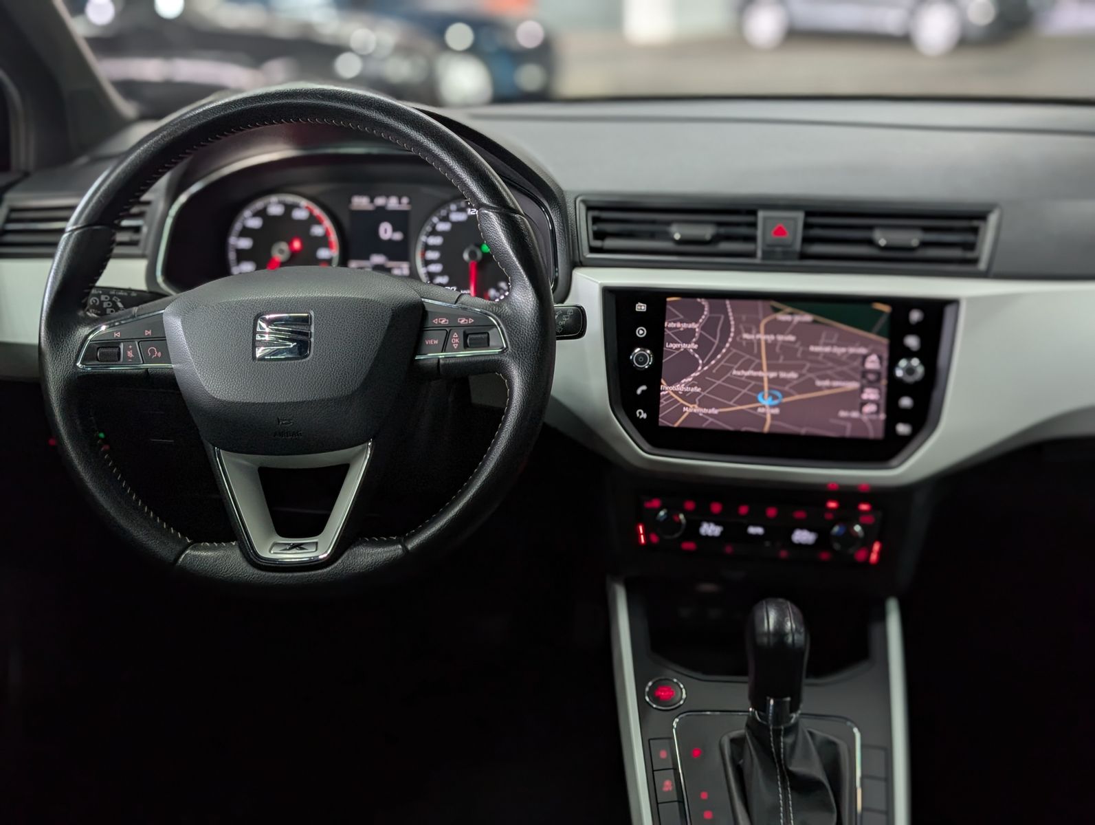 Fahrzeugabbildung SEAT Arona Xcellence FULL-LINK LED KESSY SHZ TEMP ALU