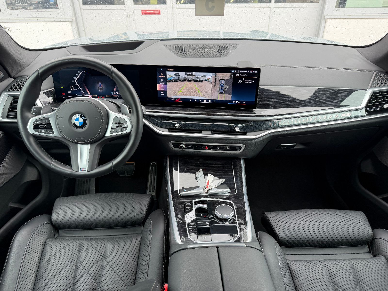Fahrzeugabbildung BMW X5 30 d xDrive M Sport/HEAD-UP/360°/SOUND/AMBIEN