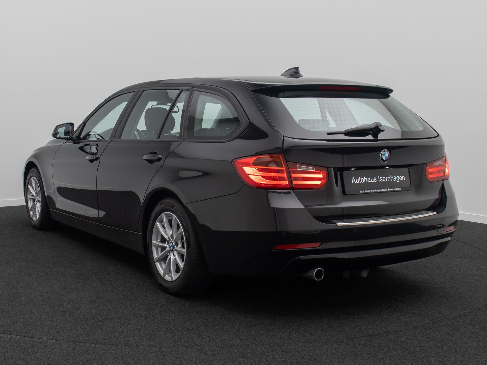 Fahrzeugabbildung BMW 320d PDC Panorama NaviBusiness KlimaAut Regensen