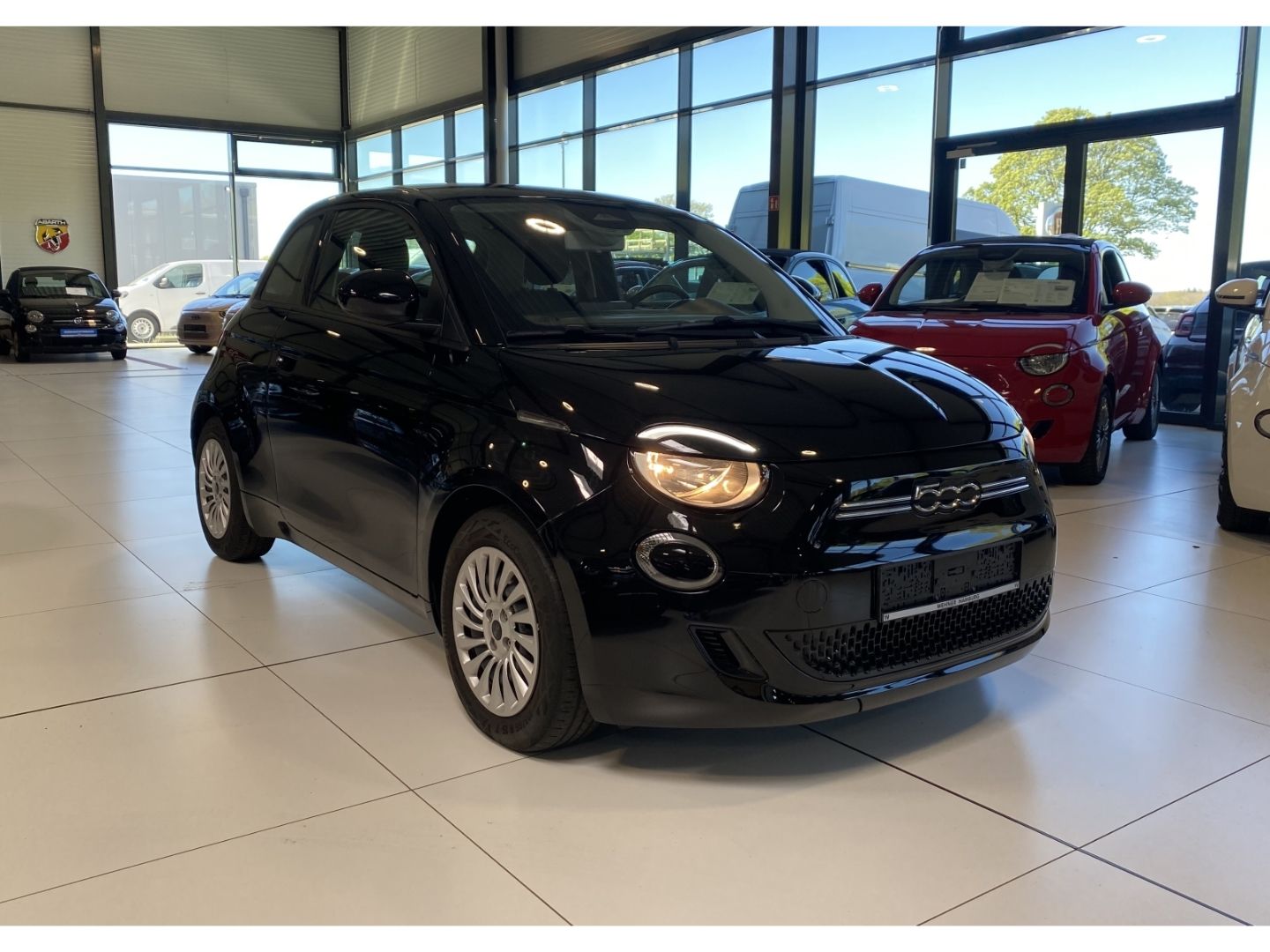 Fiat 500e Action *Radio und Winterpaket *Sitzheizung imagem 3