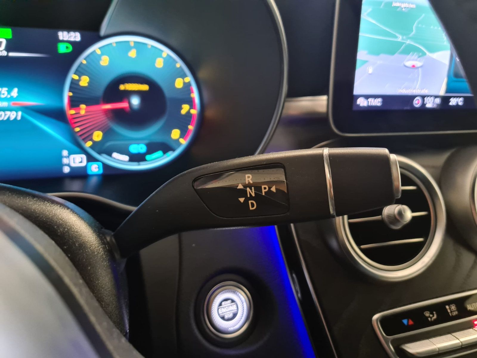 Fahrzeugabbildung Mercedes-Benz C 200 NIGHT EDITION / KAMERA / GEPFLEGT