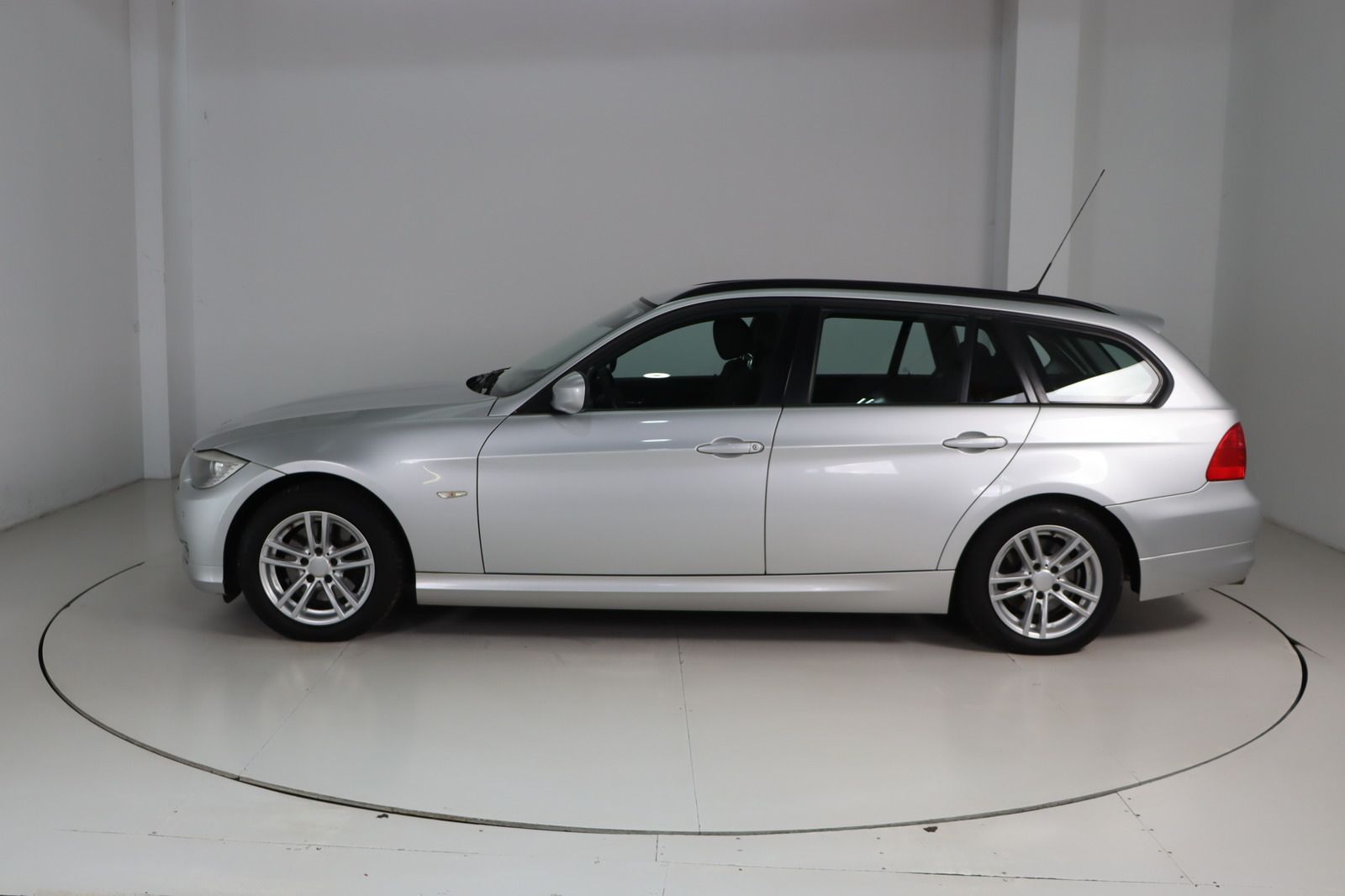 Fahrzeugabbildung BMW 320 d Touring