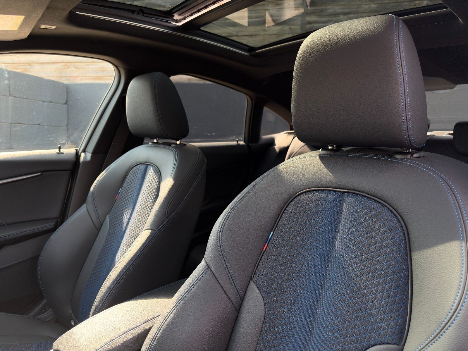 Fahrzeugabbildung BMW 220i Gran Coupé M Sport PANO H&K CAM LHZ CarPlay