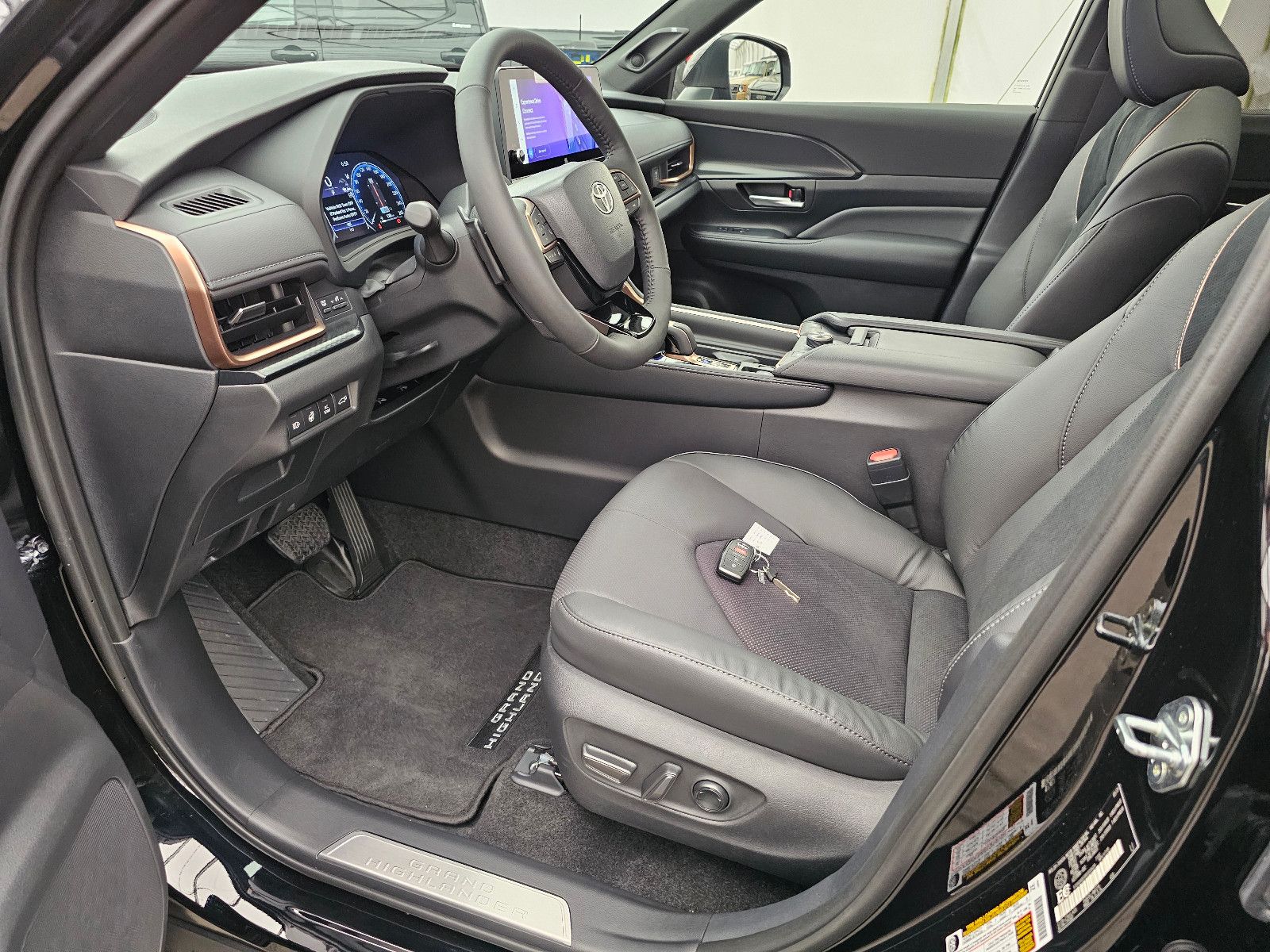 Fahrzeugabbildung Toyota GRAND Platinum Max T1: 68.000 EURO Stock !!!