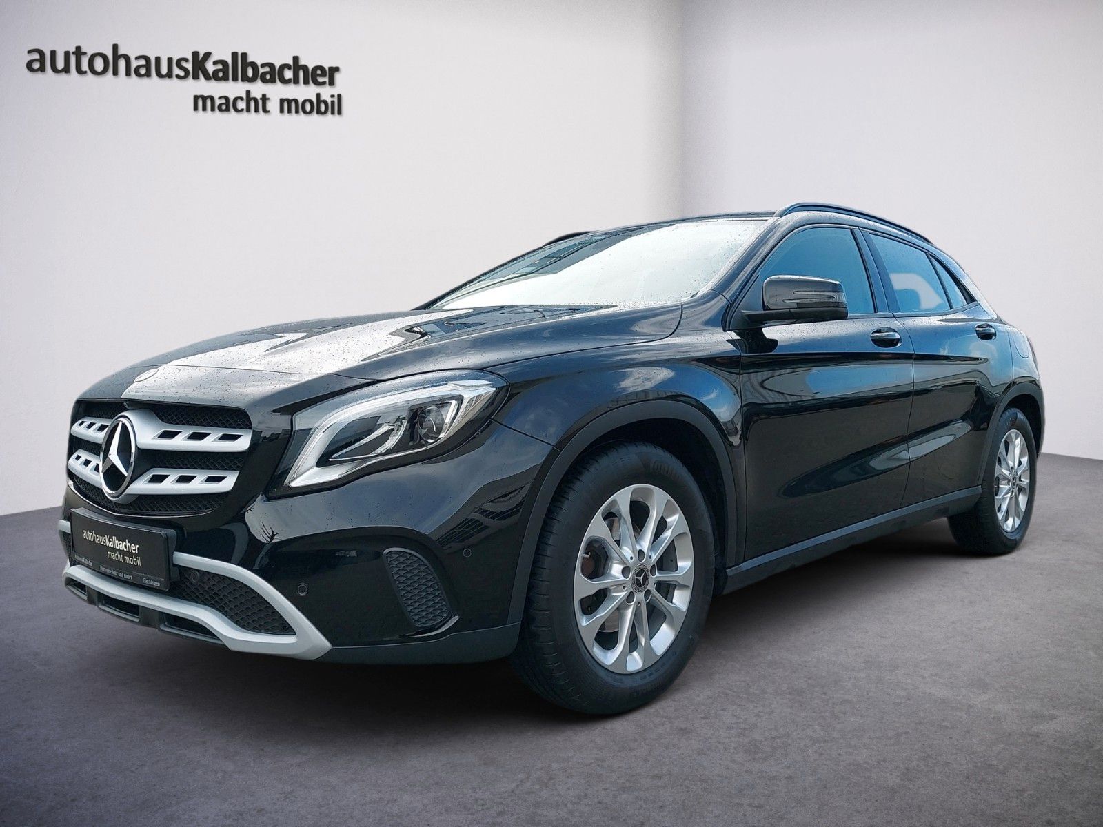 MERCEDES-BENZ GLA 180*AHK*SHZ*360°Kamera*Tempomat