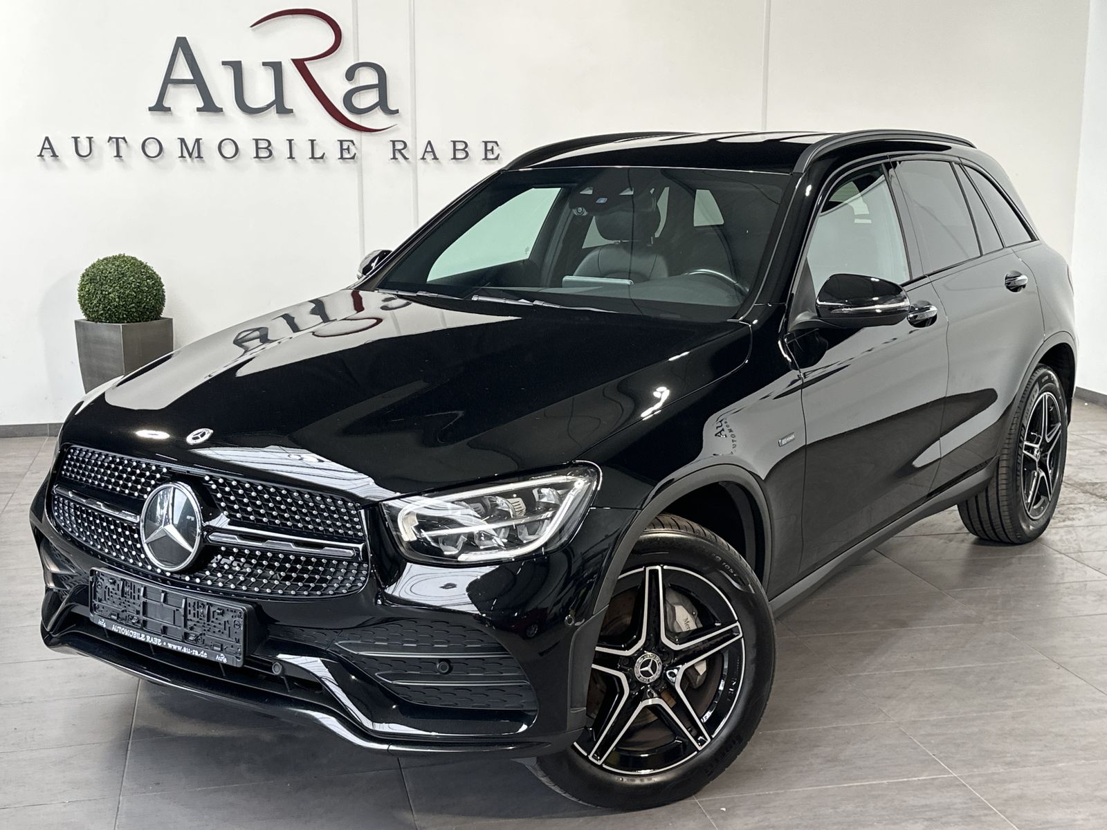 Fahrzeugabbildung Mercedes-Benz GLC 300de 4Matic AMG-Line NAV+LED+KAM+AHK+19ZOLL