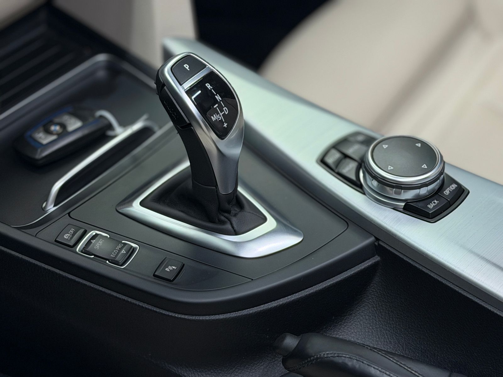 Fahrzeugabbildung BMW 335d xDrive Limo M Sport|H&K|PANO|HuD|VOLL