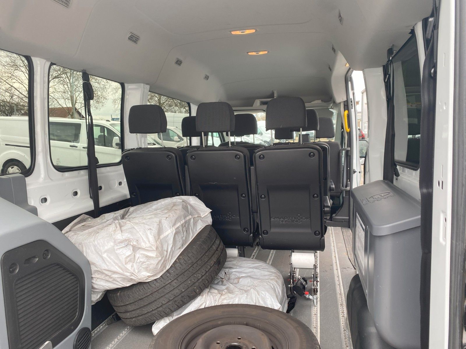 Fahrzeugabbildung Ford Transit Kombi 350 L3 Trend,9SitzerROLLSTHULRAMPE