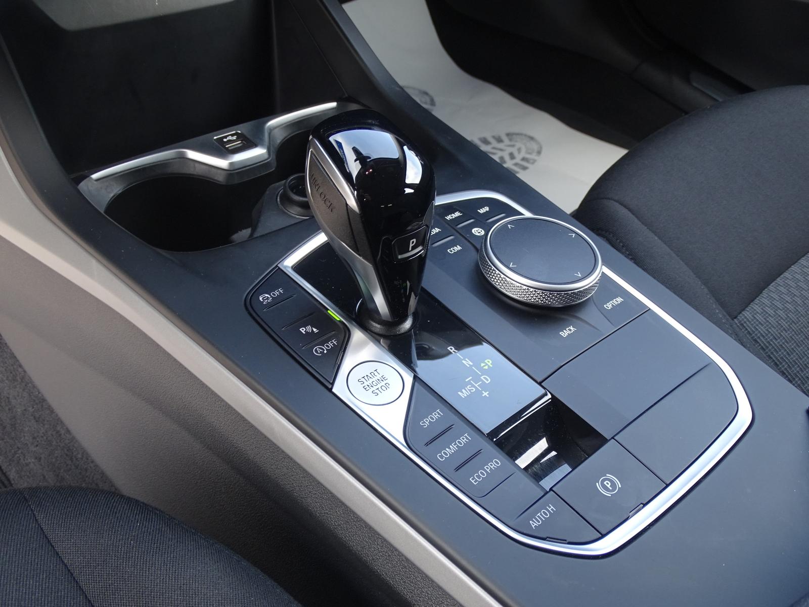 BMW 118i Advantage*STEPTRONIC*LED*NAVI*SHZG*PDC*DAB*