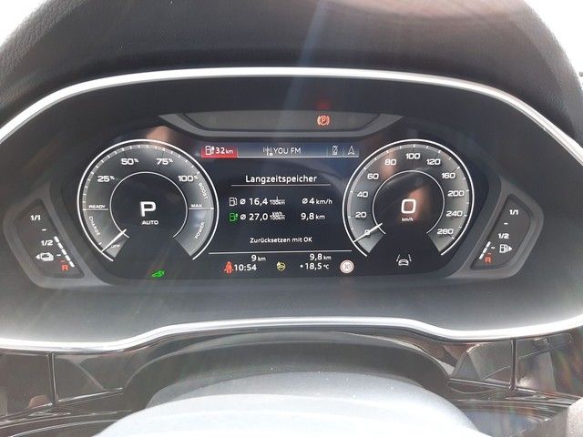 Fahrzeugabbildung Audi Q3 45TFSIe AHK Navi StdHz eleHeck Sportsitze 18"