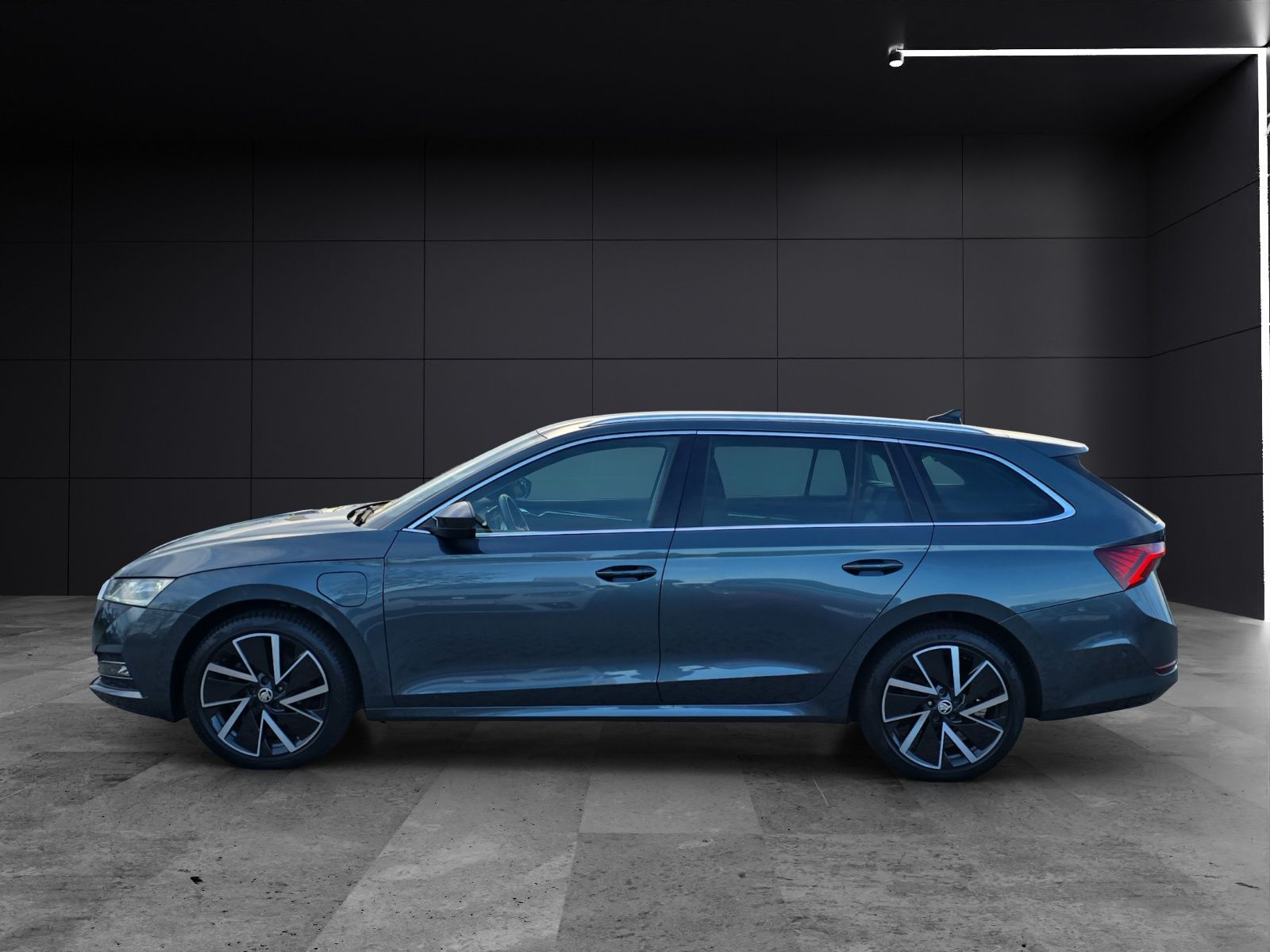 Fahrzeugabbildung SKODA Octavia Combi First Edition iV 1.4 ACC KAMERA LE