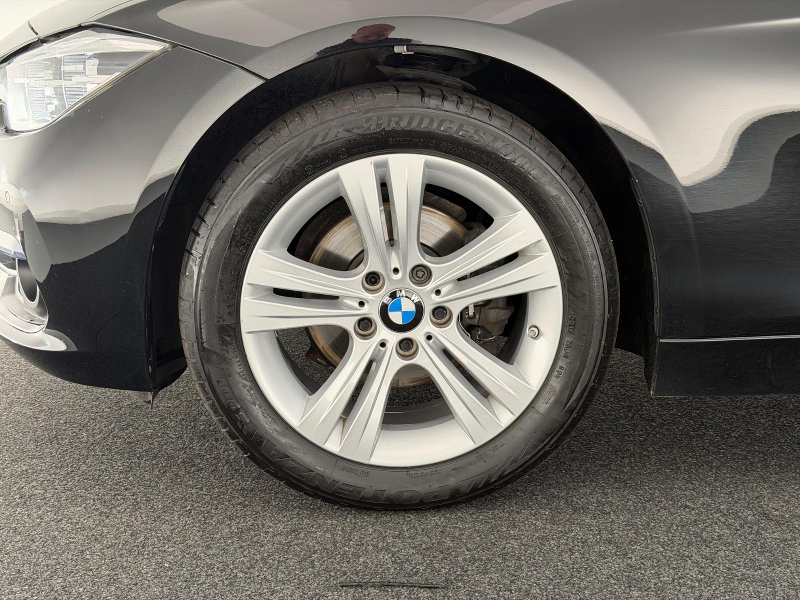BMW 318d Touring*SPORT LINE*LED-PDC-SHZ-TEMP-CD-NAVI