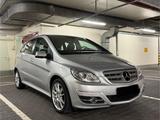 Mercedes-Benz B 160 Automatik~Sportpaket ~Wenig ~KM~NAVI~Pdc - Mercedes-Benz B 160 von privat