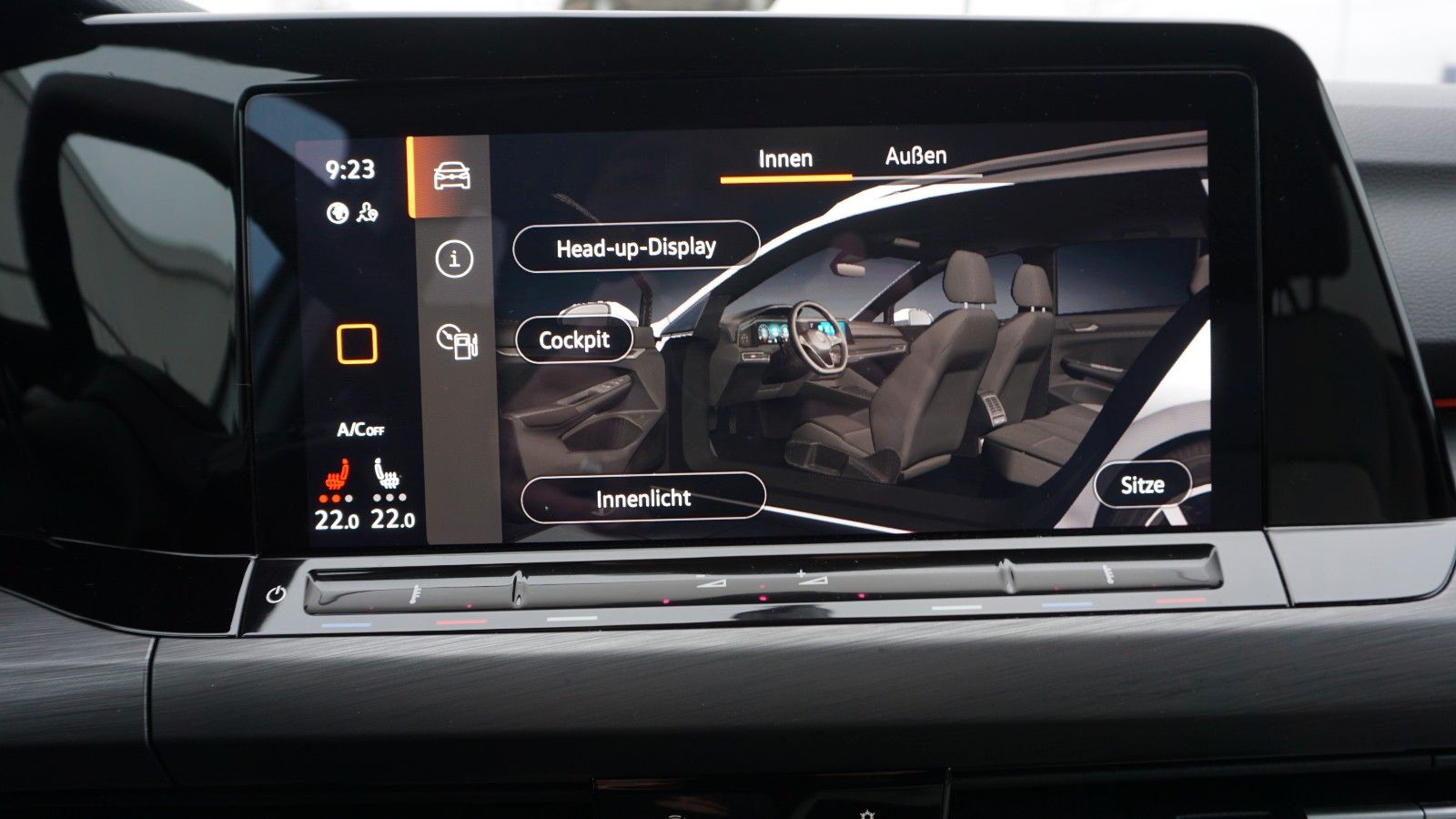 Fahrzeugabbildung Volkswagen Golf VIII Variant Style, Navi,LED,HUD,Kamera +WR