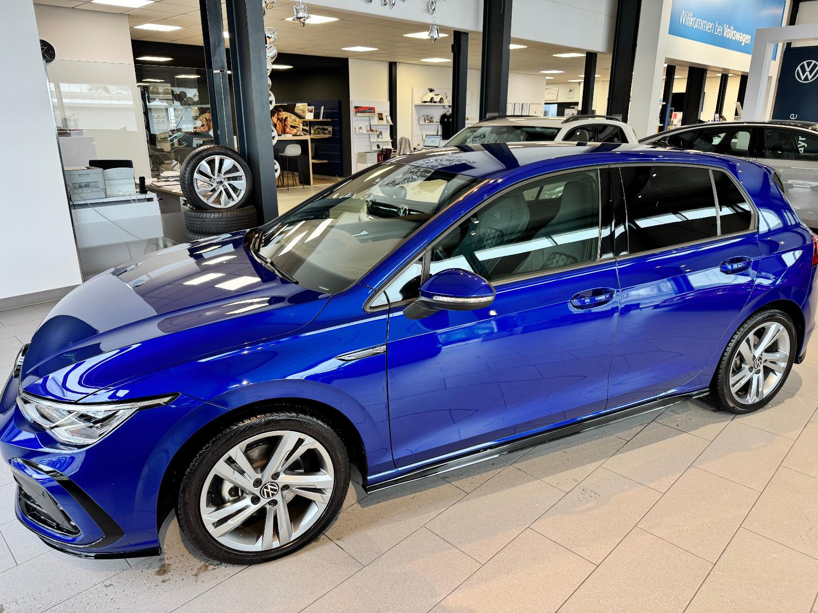 Volkswagen Golf VIII R-Line Carplay Sitzhzg Alu nur 20 tkm