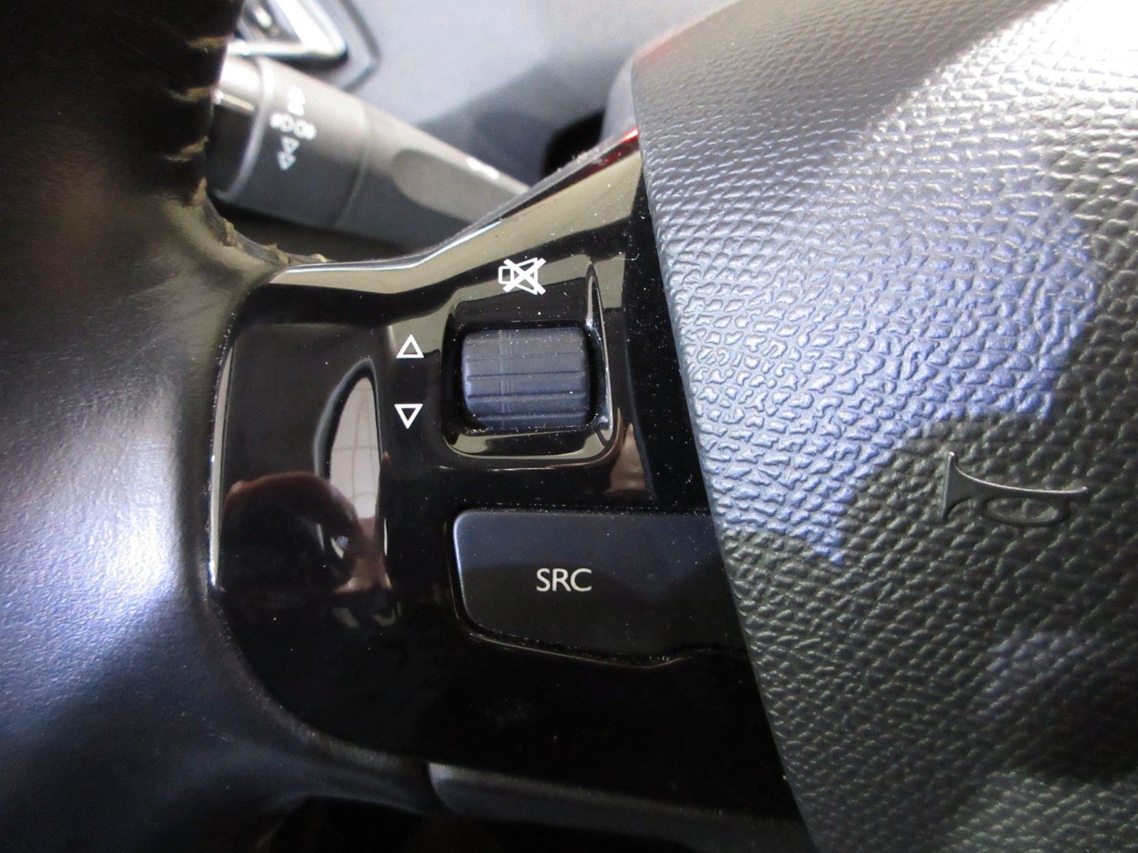 Fahrzeugabbildung Peugeot 308 SW Allure 1.2T LED/NAVI/PDC/R´CAM/BLIS