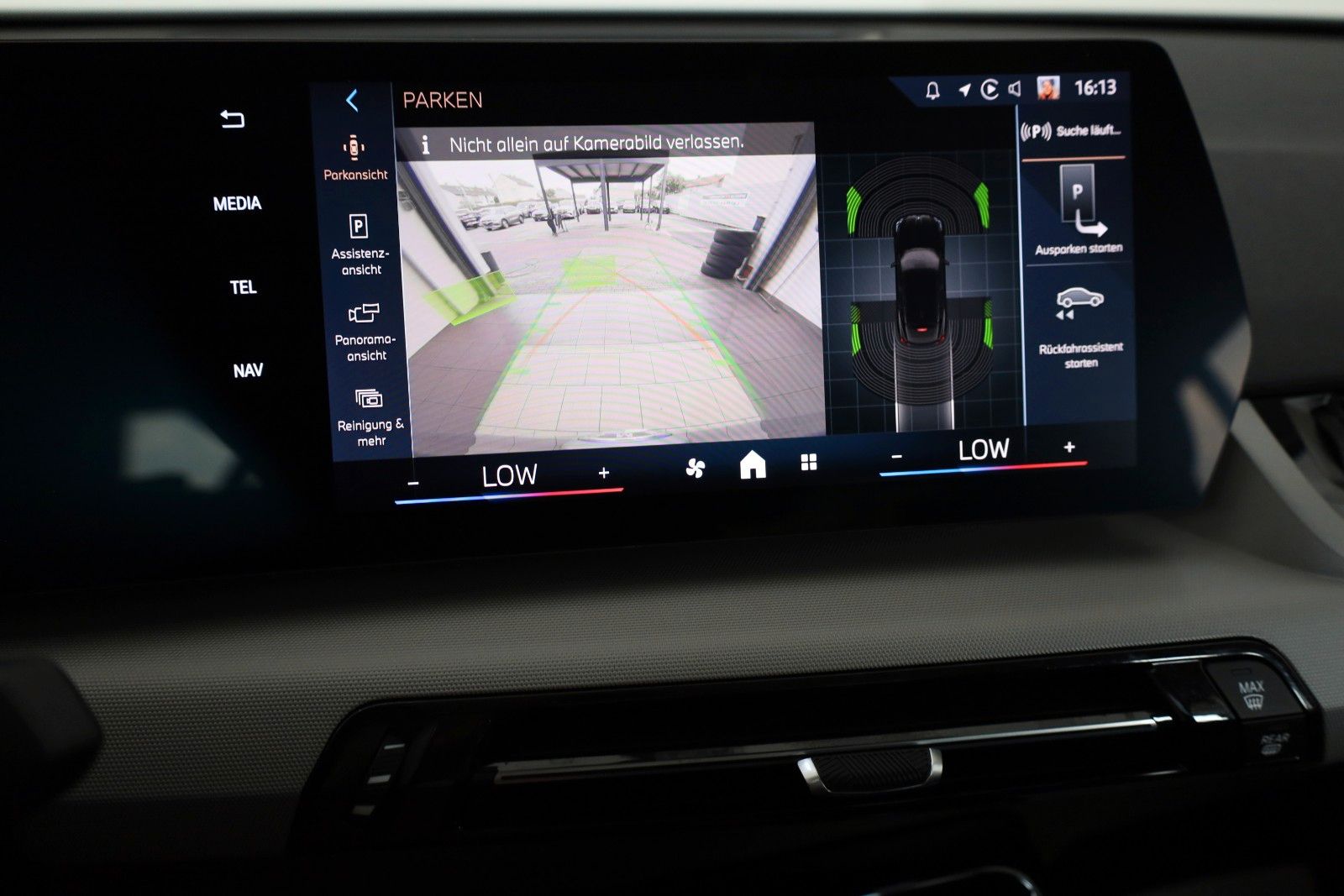 Fahrzeugabbildung BMW iX2 20 eDrive,Navi,LED,SH,Kamera,Ausparkassist