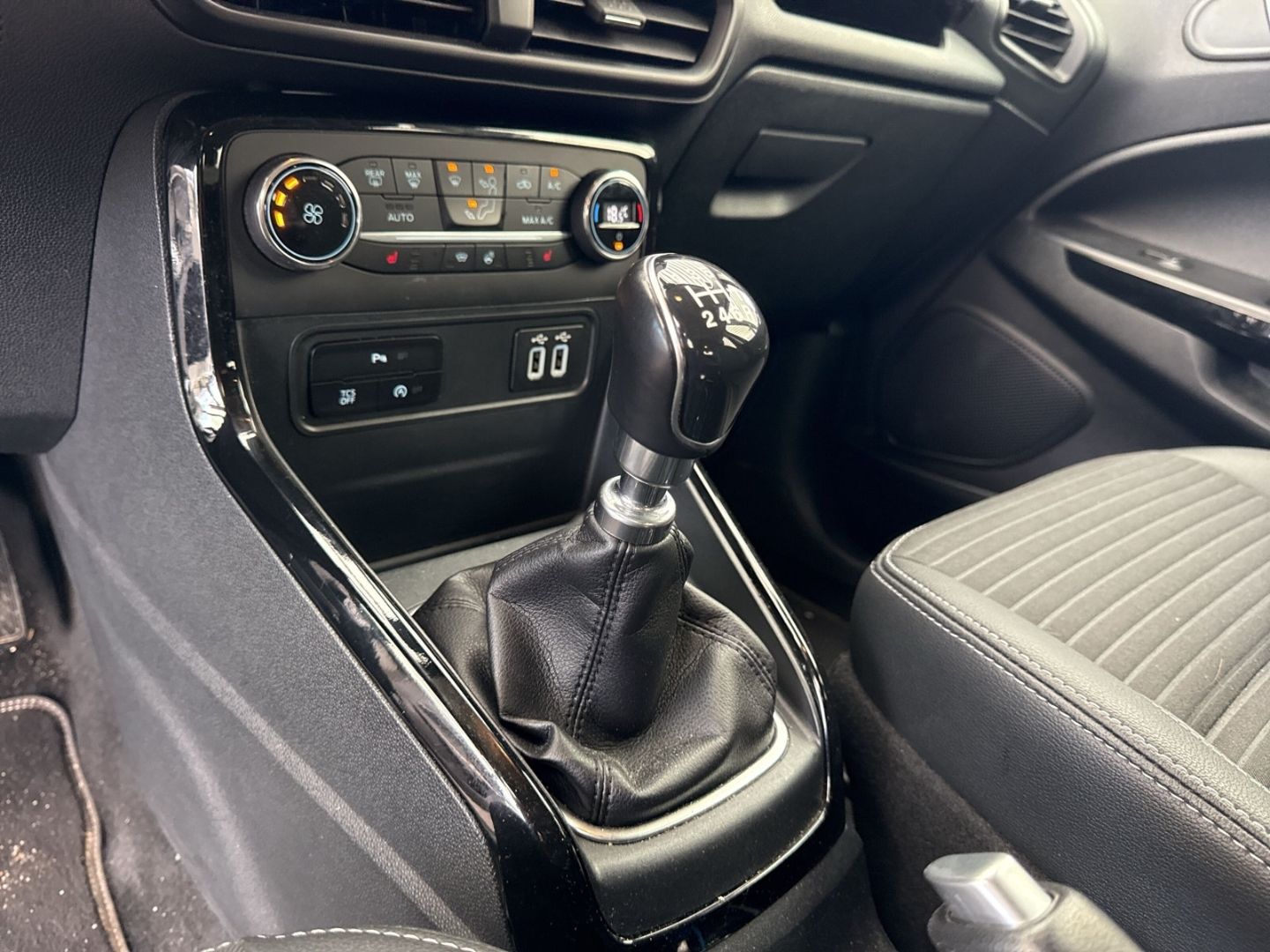 Fahrzeugabbildung Ford EcoSport Titanium X Kamera Ganzjahresreifen Wint