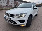 Volkswagen Touareg 3.0 V6  - Volkswagen Touareg mit Benzin-Antrieb: Geländewagen, Automatik