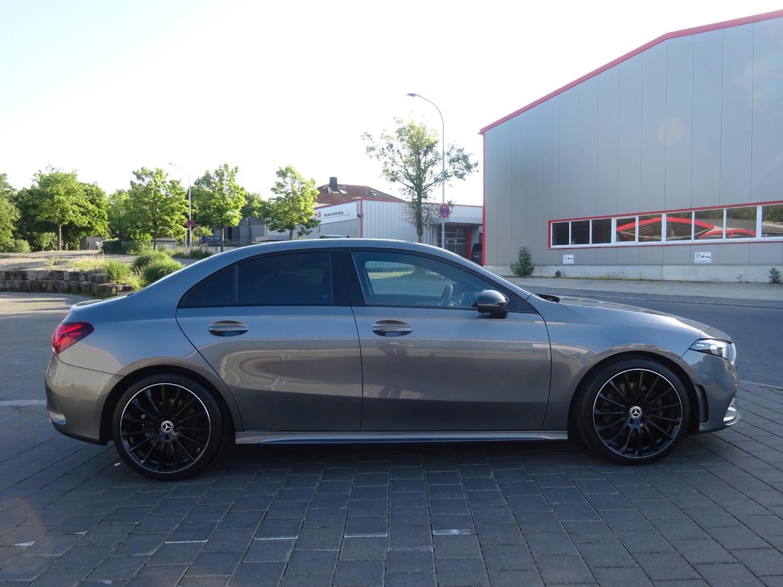Mercedes-Benz A 250 AMG Line NAVI LED PDC