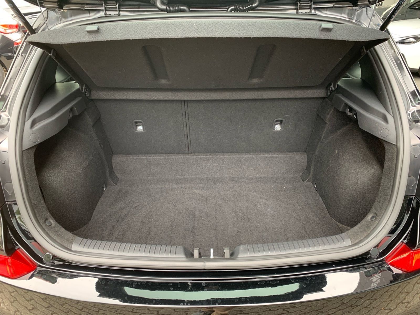 Fahrzeugabbildung Hyundai i30 1.0 T-GDI Passion Kamera 8x bereift