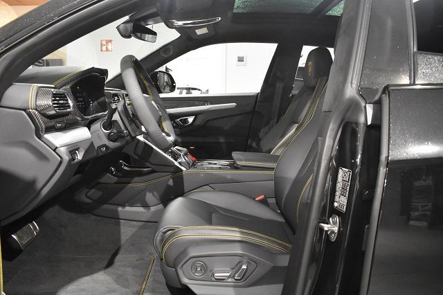 Fahrzeugabbildung Lamborghini Urus LP650 *PANO*Carbon*HeUp*22**Mietkauf*