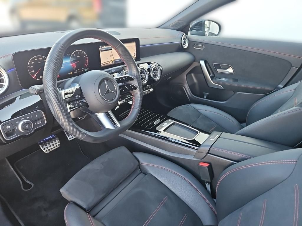 Fahrzeugabbildung Mercedes-Benz CLA 200 Coupé AMG AHK KeylessGo LED Winter Totw.