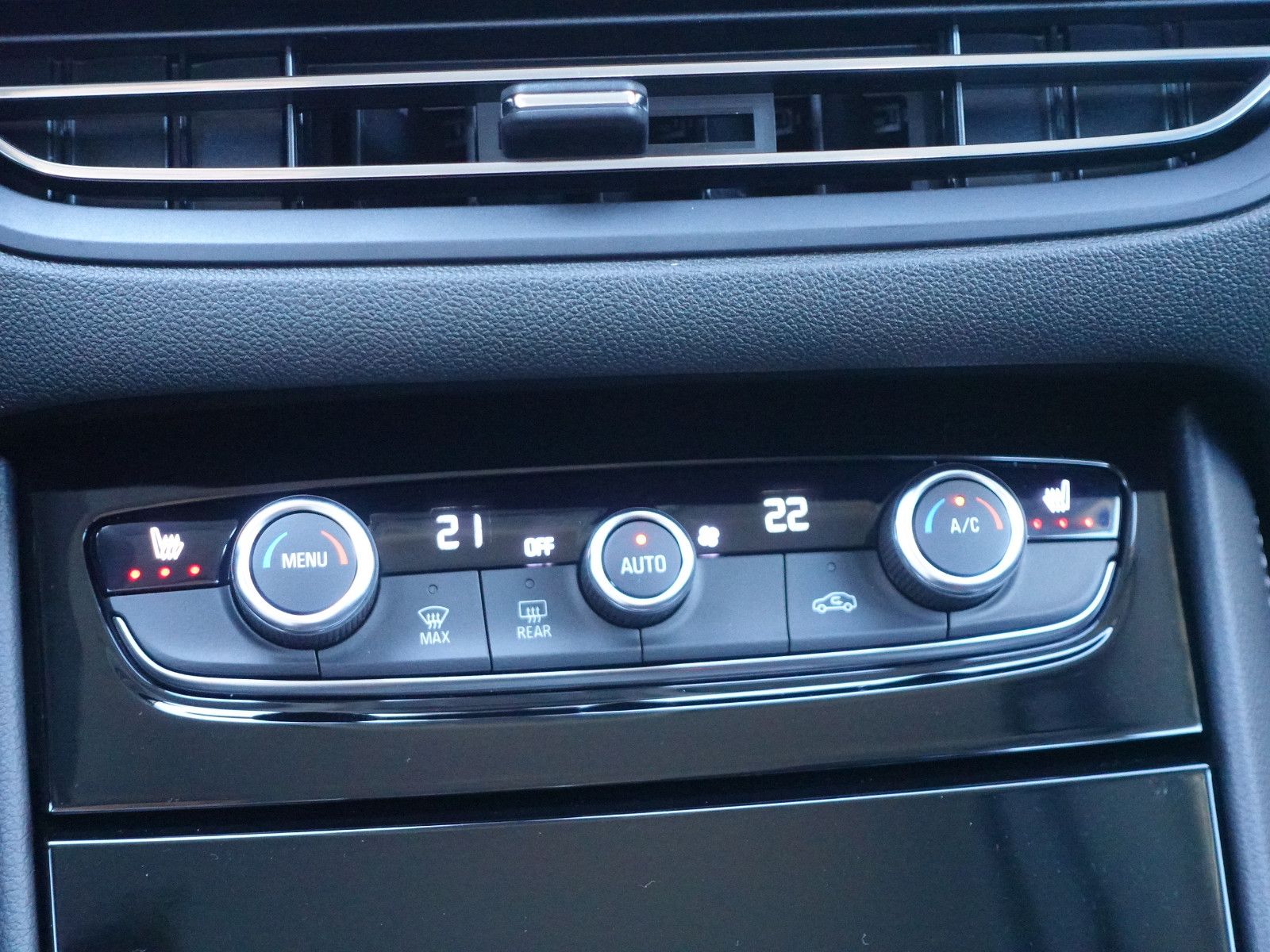 Fahrzeugabbildung Opel Grandland GS 1.2T,Navi,Kamera,AHK,Sitzhzg,Allw.