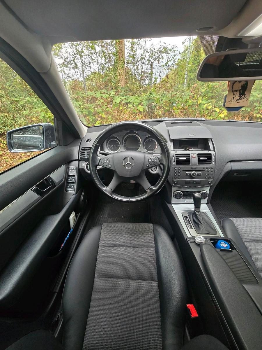Mercedes-Benz C200 2011 — photo 8