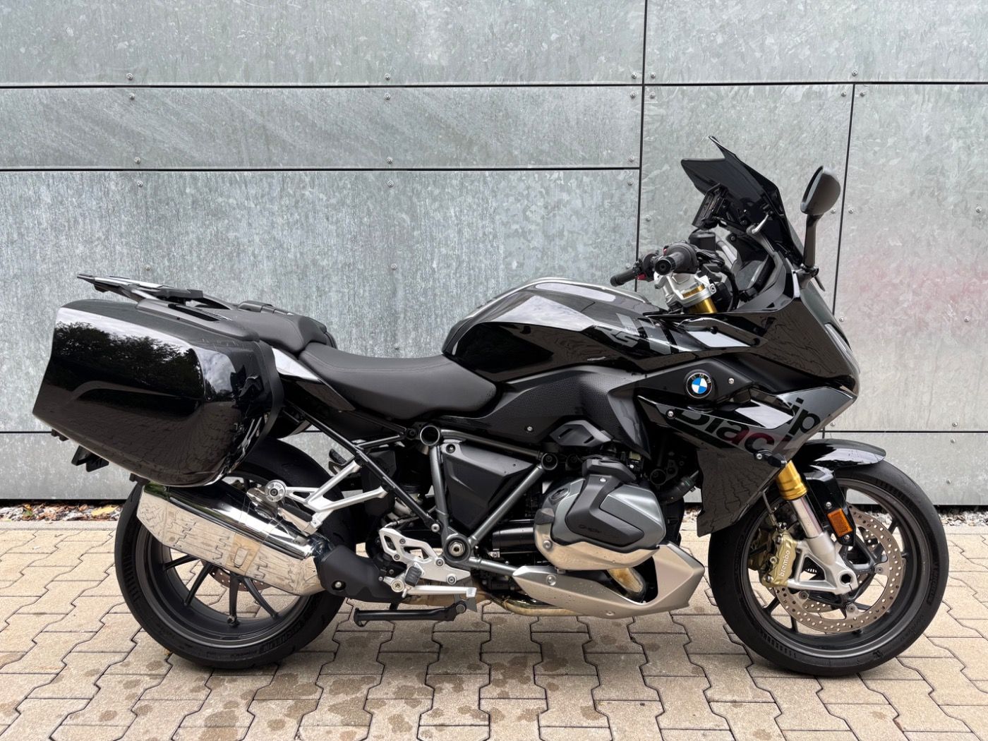 Fahrzeugabbildung BMW R 1250 RS Style Triple Black 3 Pakete Notruf