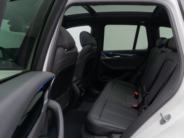 Fahrzeugabbildung BMW X3 xD20d Panoram Kamera DAB HiFi Komfort ACC 19"