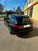 BMW d Sport*LCProf*HiFi*LED*ACC*DrivAssProf*NAVI*SHZ - BMW 320 von privat