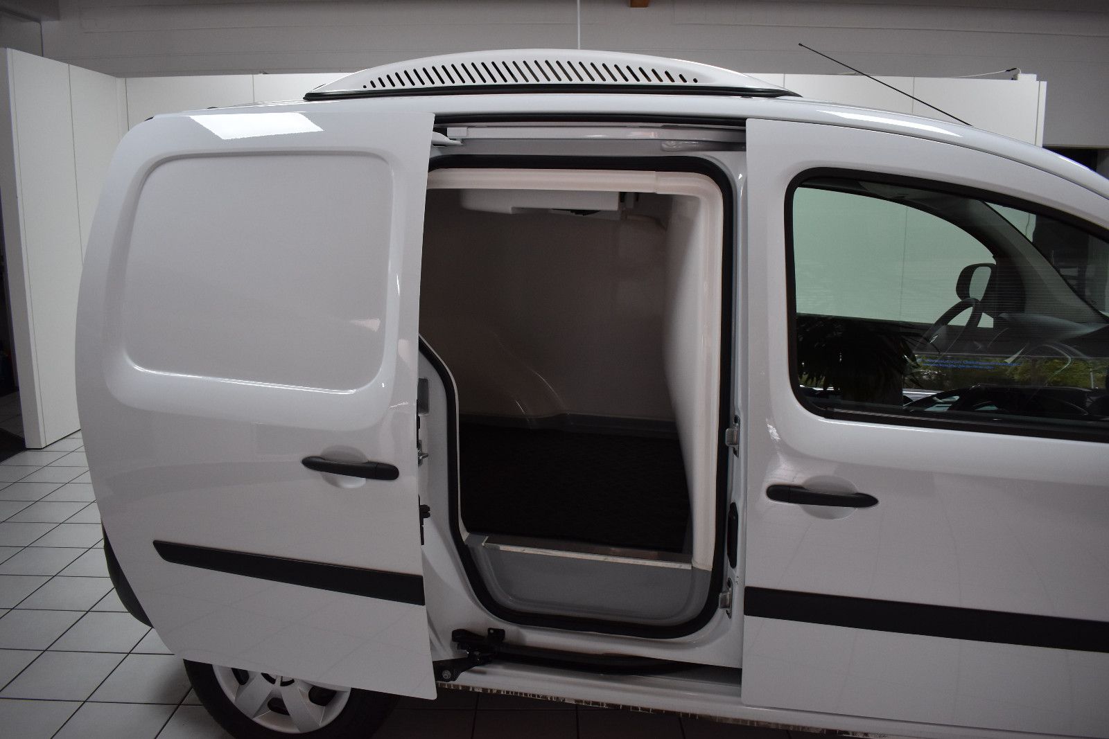 Fahrzeugabbildung Renault Kangoo *Kühlwagen, Stand- und Fahrkühlung*