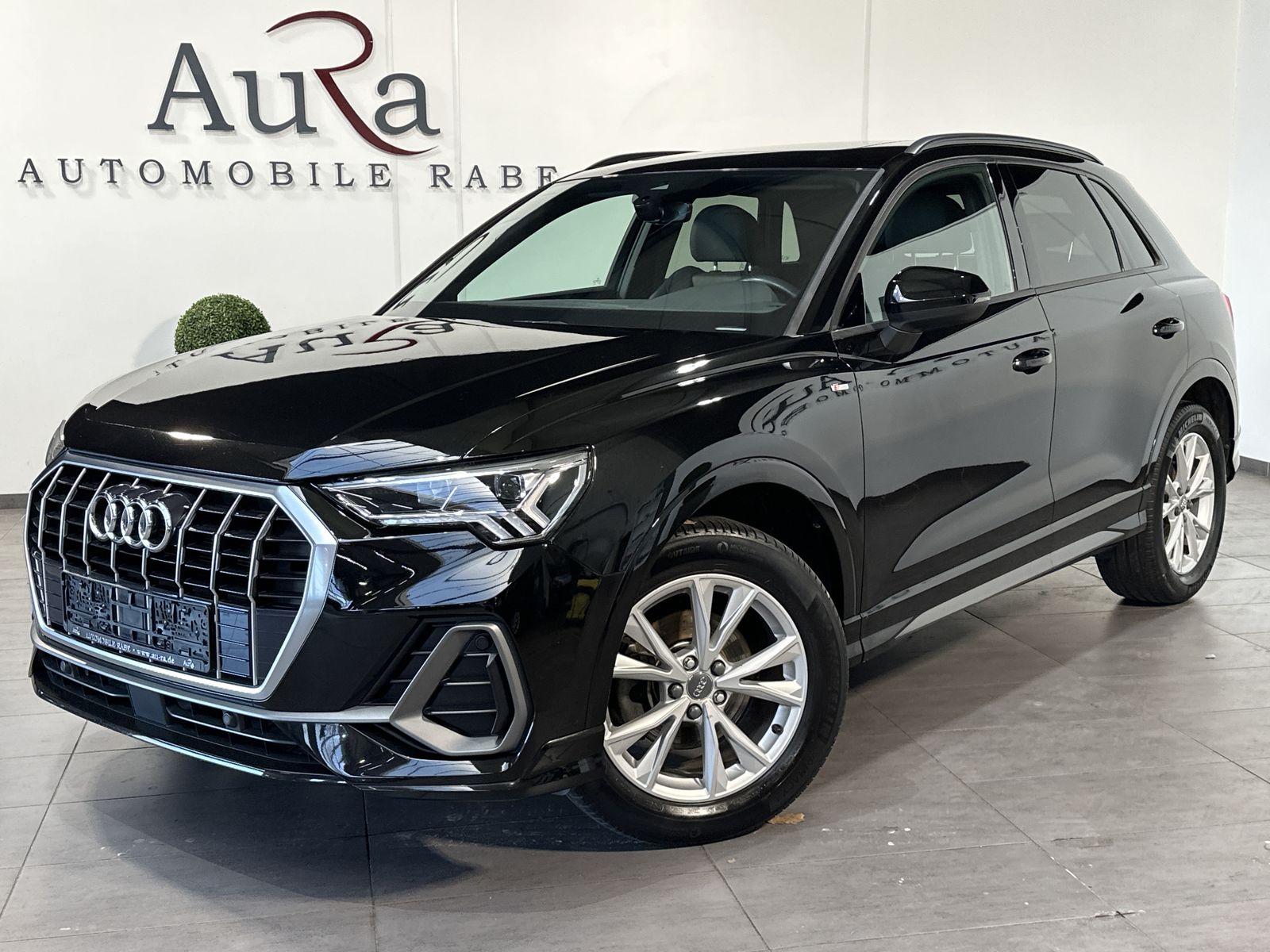 Fahrzeugabbildung Audi Q3 35 TDI S-Line LED+PANO+AHK+STANDHEIZUNG+18ZO