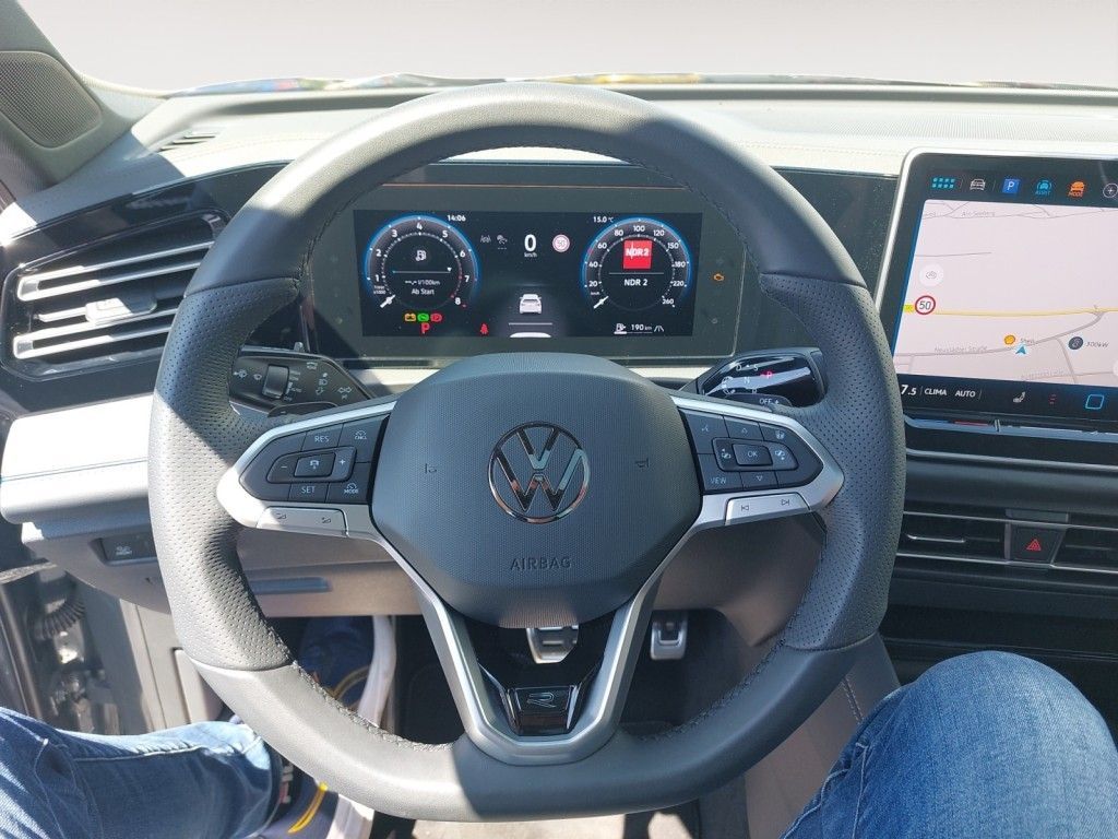 Fahrzeugabbildung Volkswagen Tiguan 2.0 TSI 4MOTION DSG R-Line Standheizung