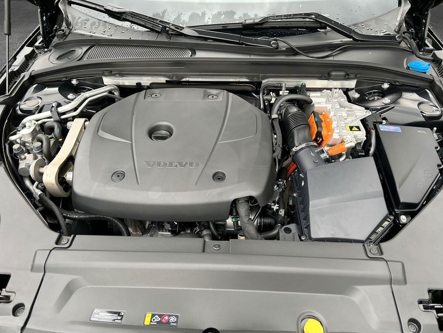 Volvo V90 T8 Plug-in Hybrid AWD Ultra Dark foto 8