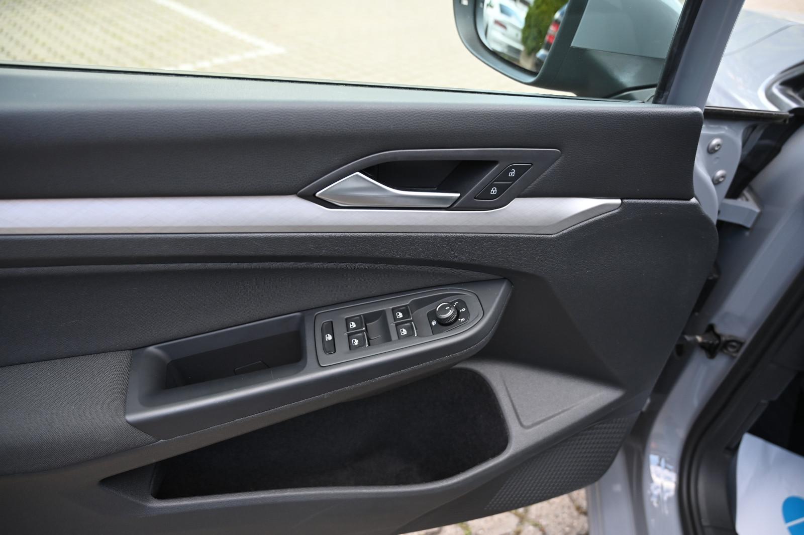 Volkswagen Golf VIII Lim. 1.5 TSI Life Navi LED PDC CarPlay, миниатюра 11